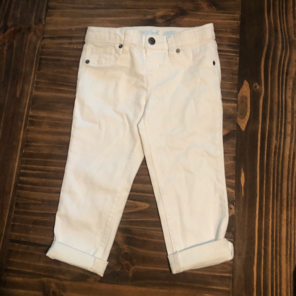 Chic white jeans